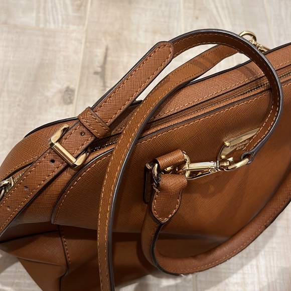 Beautiful tan Michael Kors bag - Picture 6 of 15